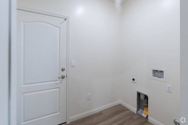 3BR, 2BA - 1,204SF