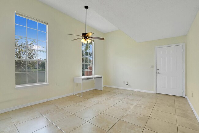 Photo - 1385 Crystal Way Unit M