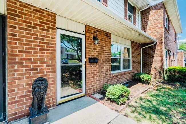 Photo - 3500 Warwick Dr