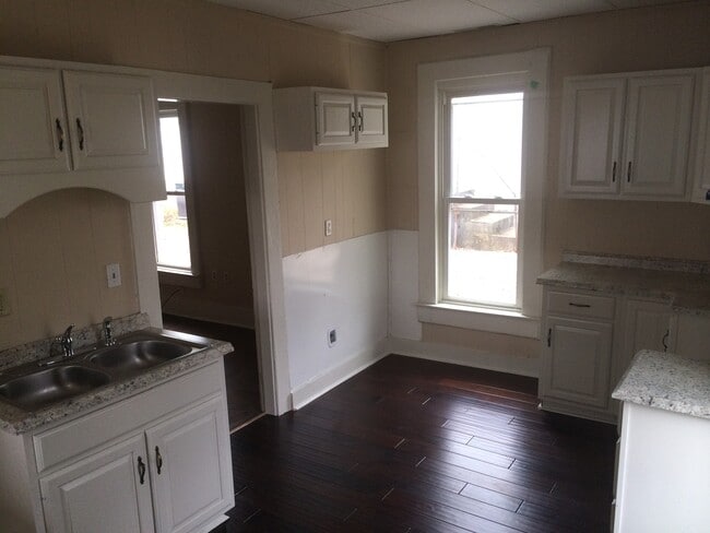 Building Photo - 848 E 11th Ave Unit #1