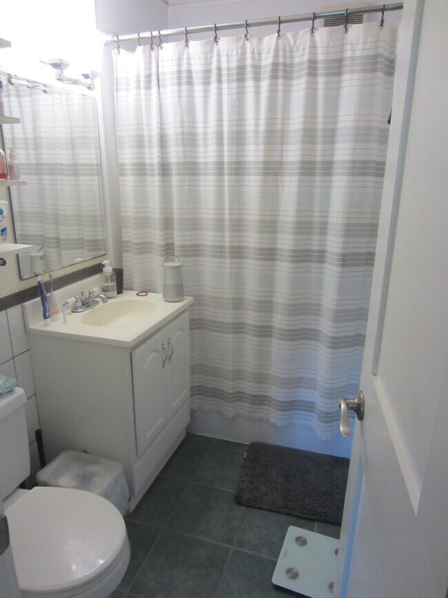 Building Photo - 1734 Commonwealth Ave Unit 8 Rental