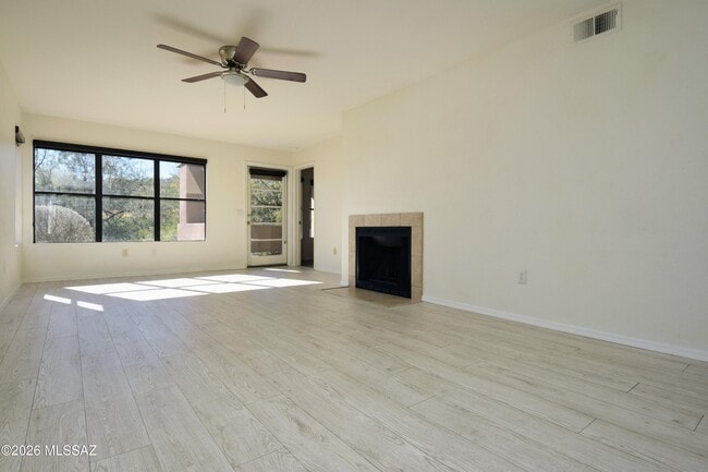 Building Photo - 5855 N Kolb Rd Unit 11106