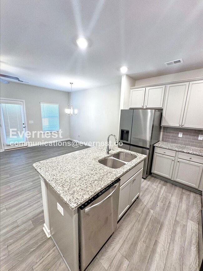 Photo - 585 McWilliams Rd SE