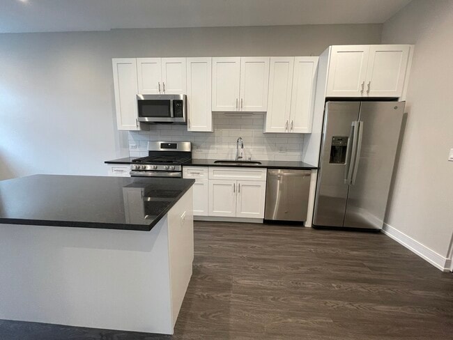 Photo - 1730 W Greenleaf Ave