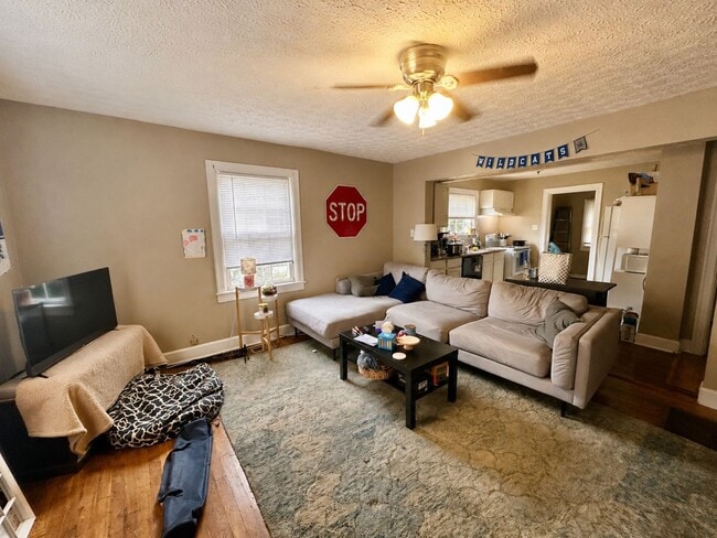 Photo - 715 Golfview Dr