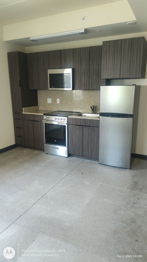 Conveniently located, utilities incl, A/C... - Conveniently located, utilities incl,  A/C... Apartment Unit 206