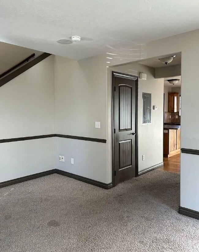 Photo - 3 bed 1.5 bath IMMACULATE END-UNIT Townhome in the Meadows