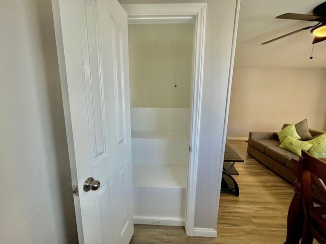 Photo - Front St Rentals Unidad Back 2 bedroom + 1 bathroom upstairs