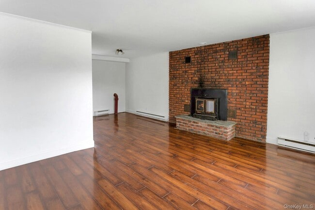 Building Photo - 74 Lakeshore Dr E