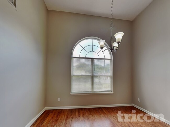 Photo - 931 Tilford Point Pl