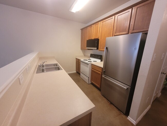 Building Photo - 10806 Mathom Landing