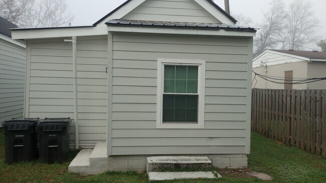 Photo - 1920 Walker St