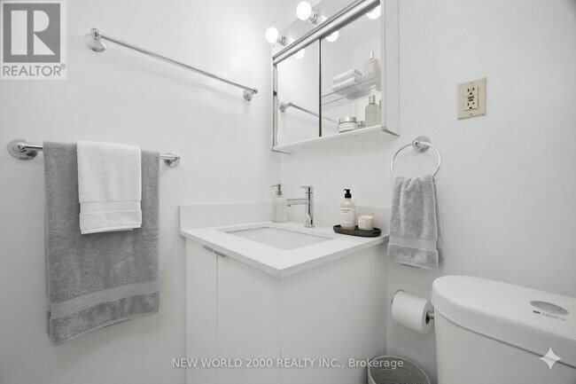 Photo - 88 Bernard Ave Unité 707