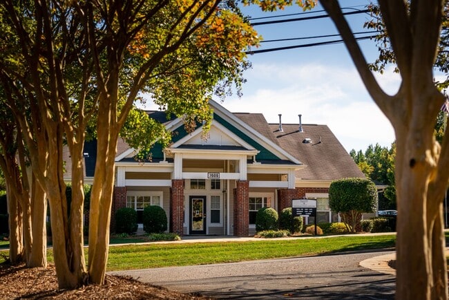 Photo - South Oak Crossing Apartments