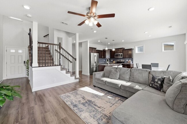 Photo - 3 Bedroom 2 1/2 Bath Home For Rent Near Post!