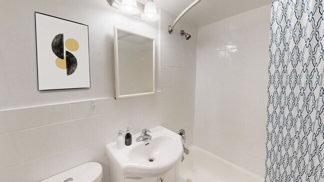 Photo - 267 St. George Street