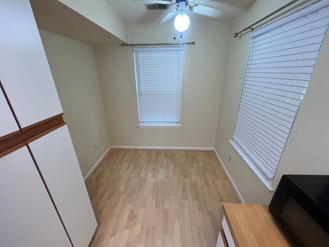 Photo - 833 Gas Light Ln