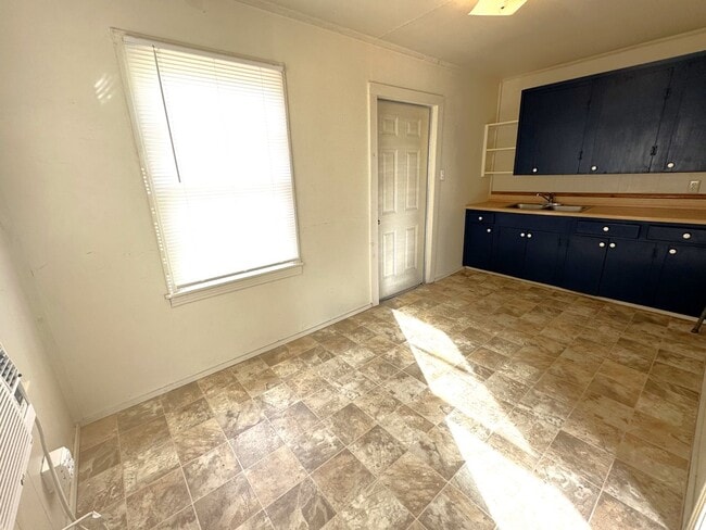 Photo - 160 Hebert St