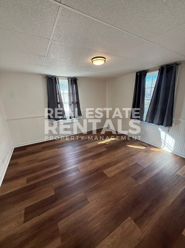 Photo - 2 W Tuscaloosa Ave