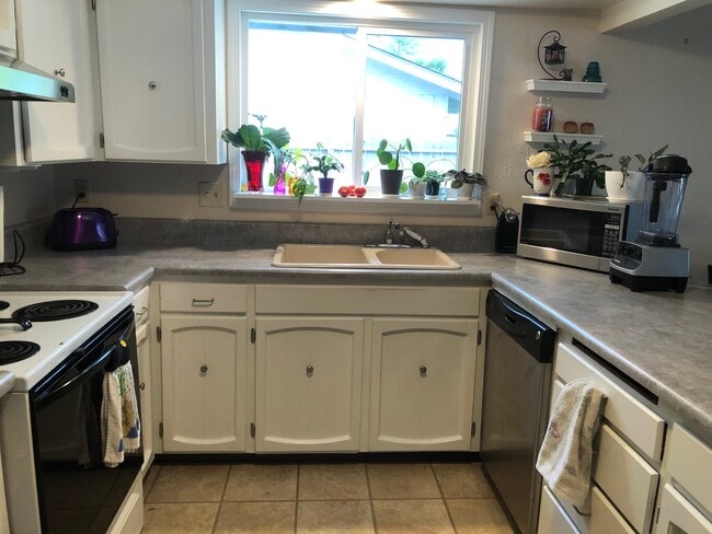 Photo - 228 Teakwood Dr