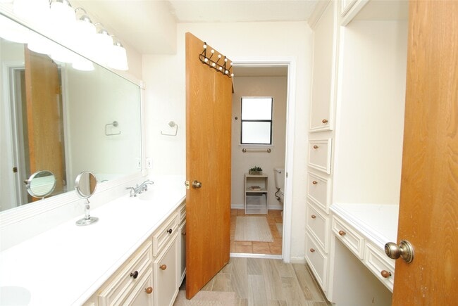 Building Photo - 15007 Pebble Bend Dr Rental