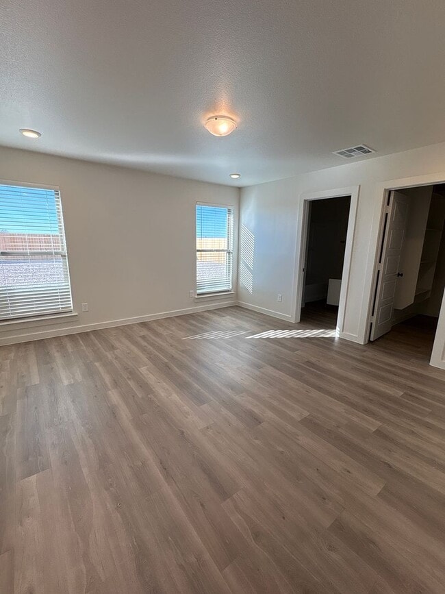 Photo - $500 OFF first months rent ask us today!!!! Willowbend for the Holidays!