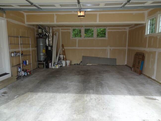 Photo - Immaculate 4-Bed Home in Desirable Earling...