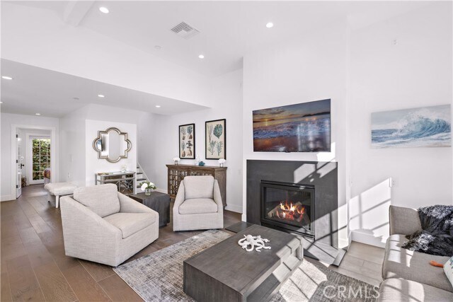 156 Pearl St