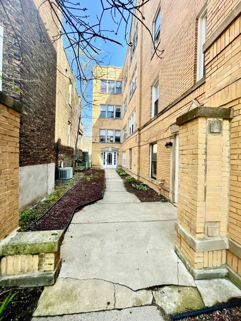 Building Photo - 3917 N Southport Ave Unit 2W