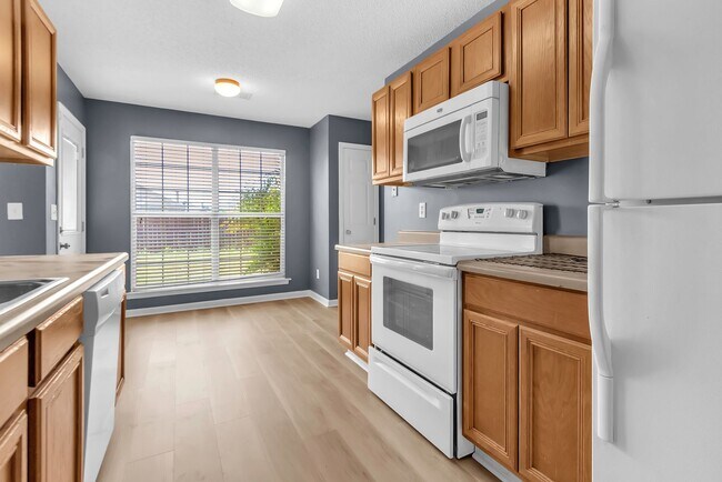 Photo - ** 3 Bed 2 Bath located in Cotton Lakes ** Call 334-366-9198 to schedule a self tour