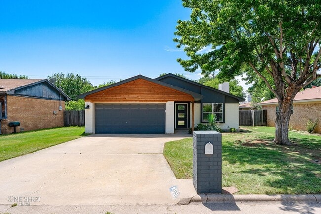 Building Photo - 3618 Varsity Ln