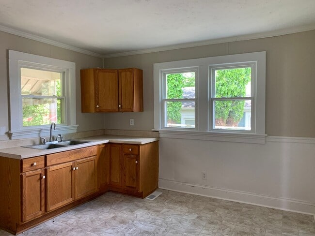 Photo - One Level House With Back Deck off Campbell Avenue
