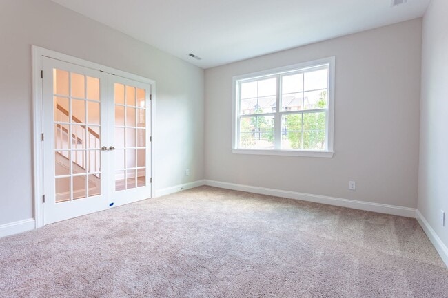 Photo - BEAUTIFUL TOWNHOME WITH COMMUNITY POOL