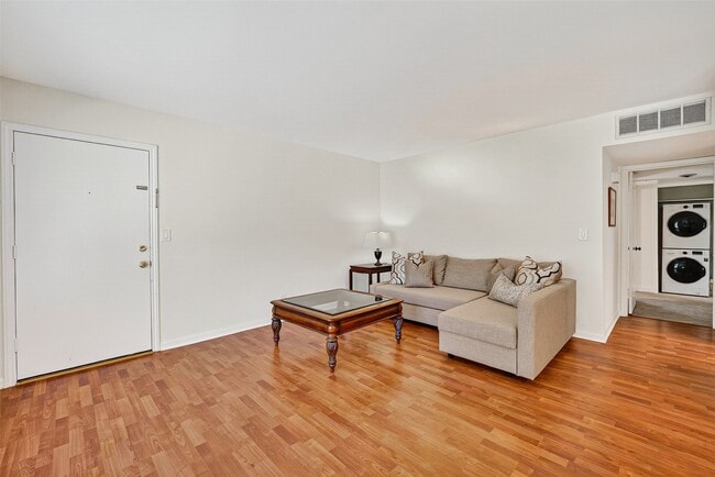 Building Photo - 6466 Bayou Glen Rd Unit 6466