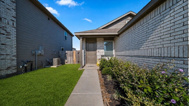 Photo - Move-in ready 4-bedroom, 2-bath home in Meadow Park!