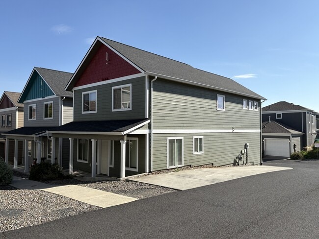 1006 Pendulum Ln