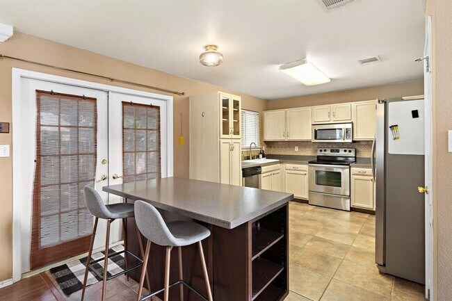 Building Photo - 400 Debora Dr Rental