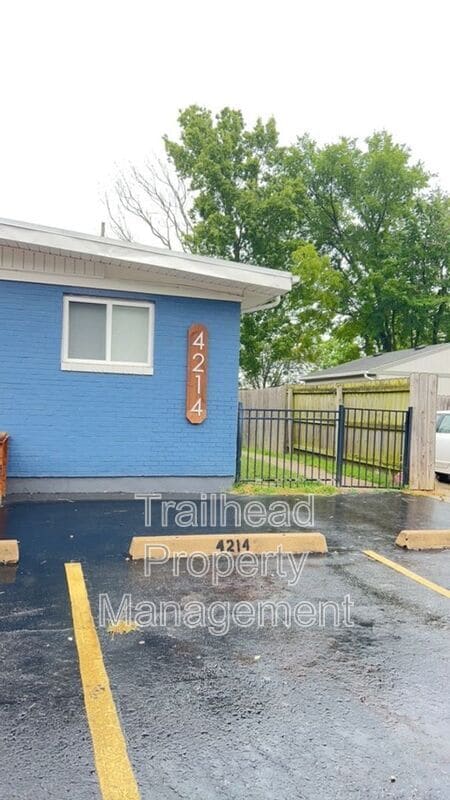 Building Photo - 4214 Lloyd St Rental