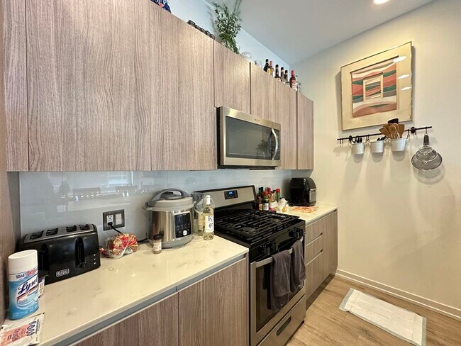 Photo - 4111 N Narragansett Ave Unidad 302