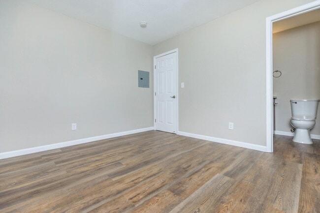 Photo - Creekside Apartments