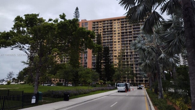 Building Photo - 290 174th St Unit 1507