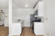 1BR, 1BA - 630SF - Kitchen