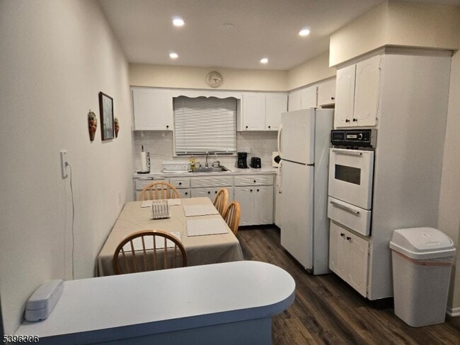 Photo - 305 Kennedy Dr