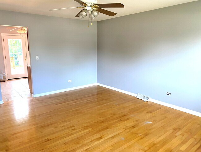 Photo - 580 Comstock Ave