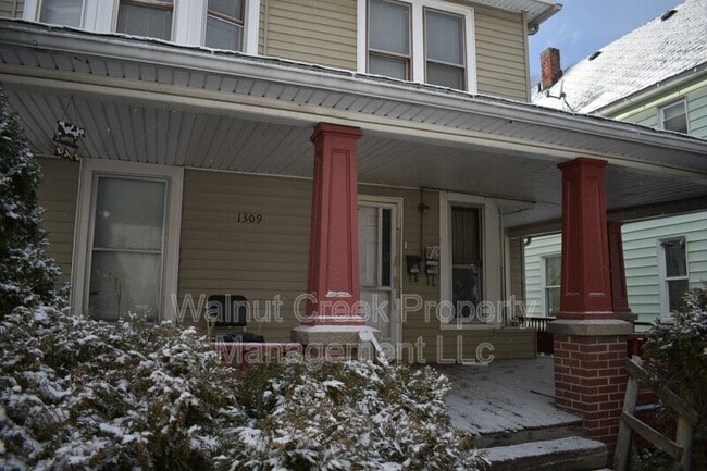 Building Photo - 1309 Middle Ave Unit Up Rental