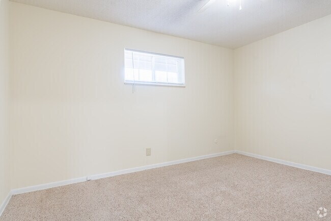 2BR, 2BA - 850 SF - Westhampton Court Apartment Homes