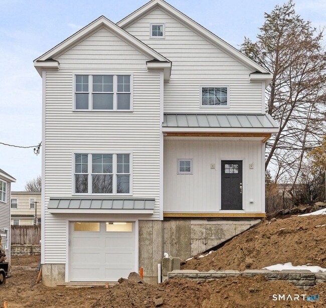 Building Photo - 108 New England Ave