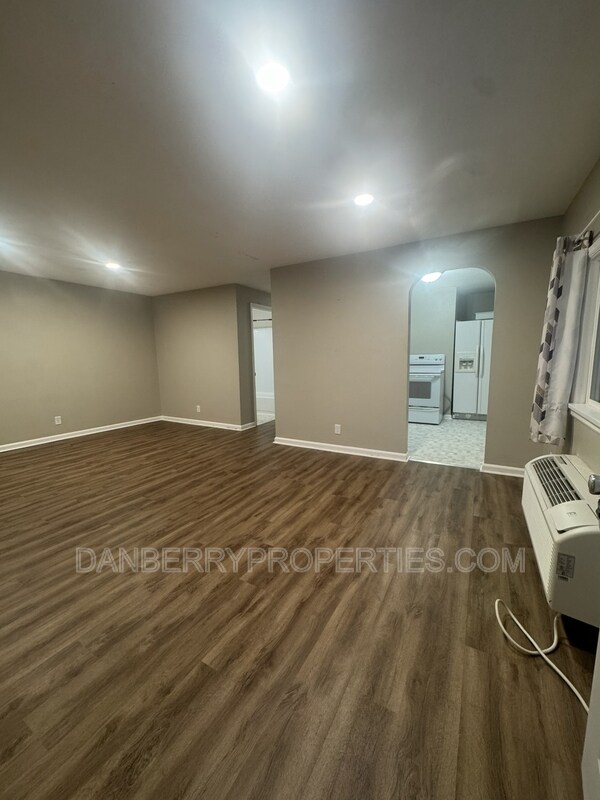 Photo - 220 N Main St