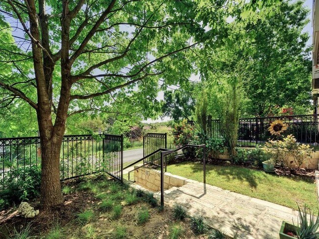 Photo - 2520 Bluebonnet Ln Unit 2
