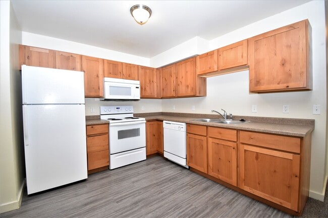 Photo - 2 Bed 1 Bath Garden Level Apartment! Easy Access to Downtown, Shopping and MSU! Unit 16